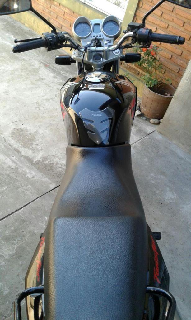 VENDO o PERMUTO MOTO HONDA TWISTER 250