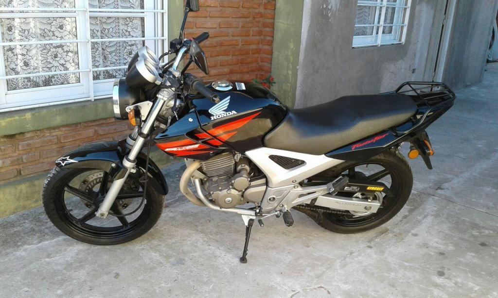 VENDO o PERMUTO MOTO HONDA TWISTER 250