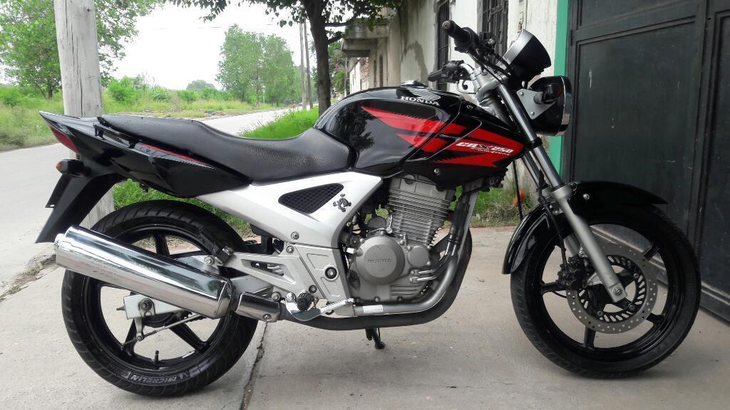 Vendo Honda Twister 2011 Inpecable