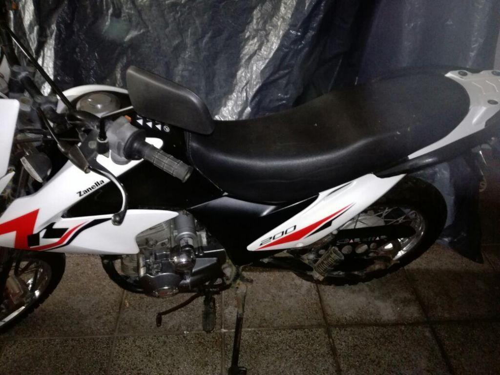 VENDO MOTO ZANELLA RX 200