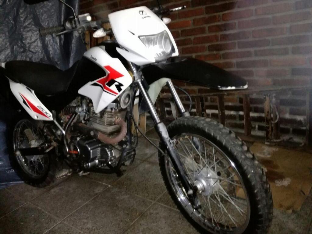 VENDO MOTO ZANELLA RX 200