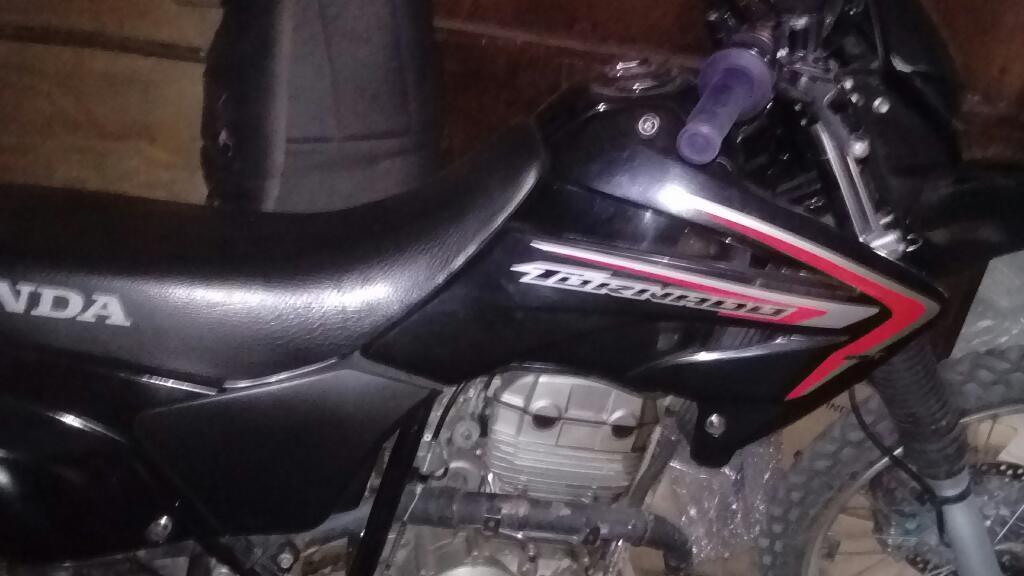 Vendo O Permuto Tornado 250