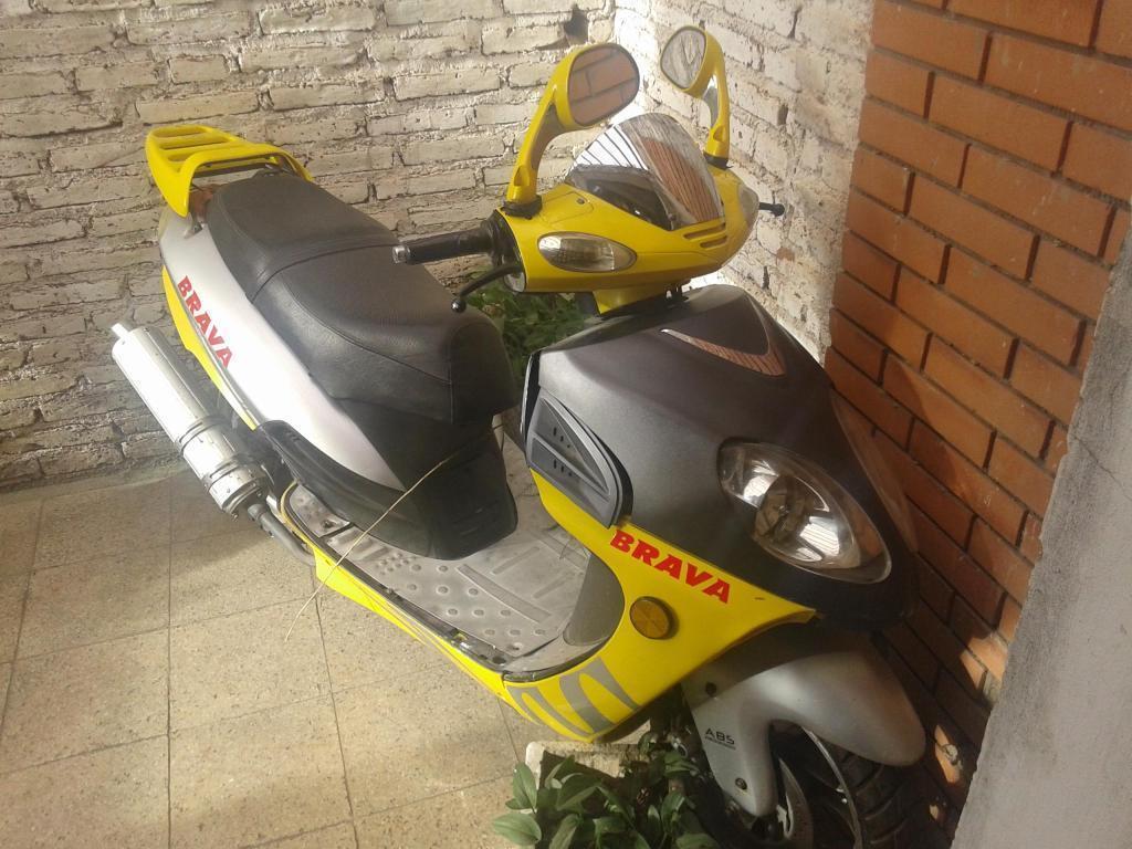 vendo moto brava wistar 150 scooter winstar año 2011