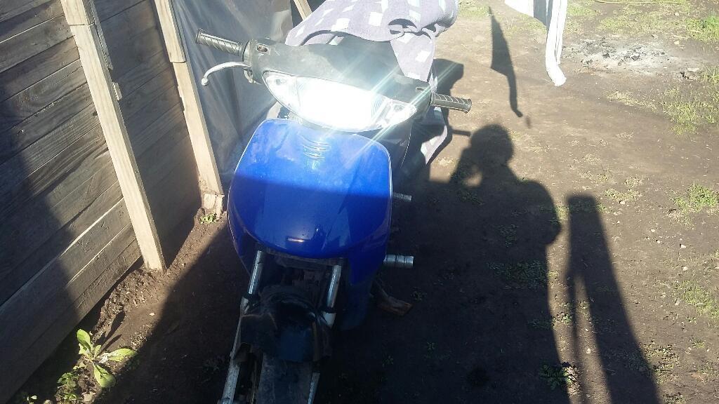 Se Vende Moto 110 con Papeles Intereaz36