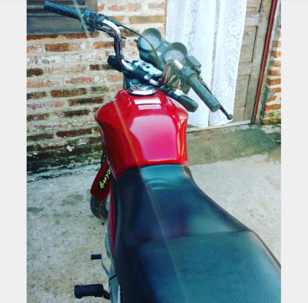 Vendo O Permuto Titan 2014