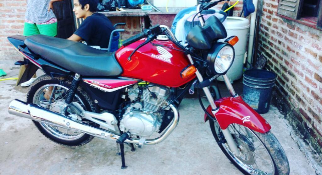 Vendo O Permuto Titan 2014