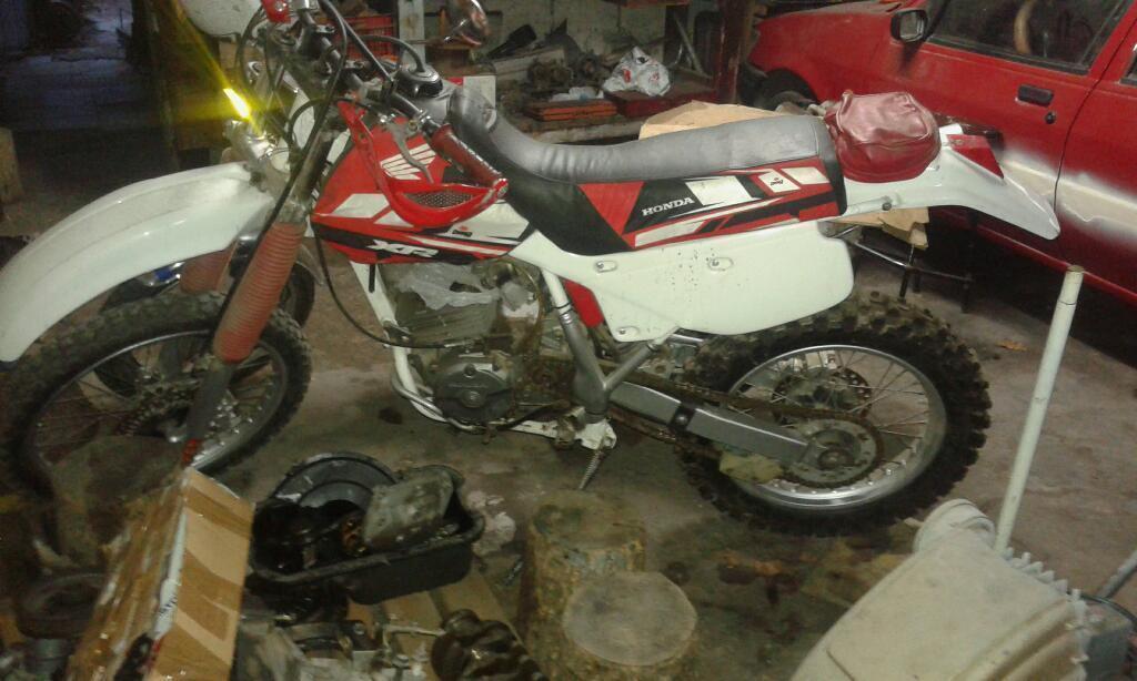 Vendo Honda Xr 600 R Mod 94 a Reparar Tapa de Cilindro