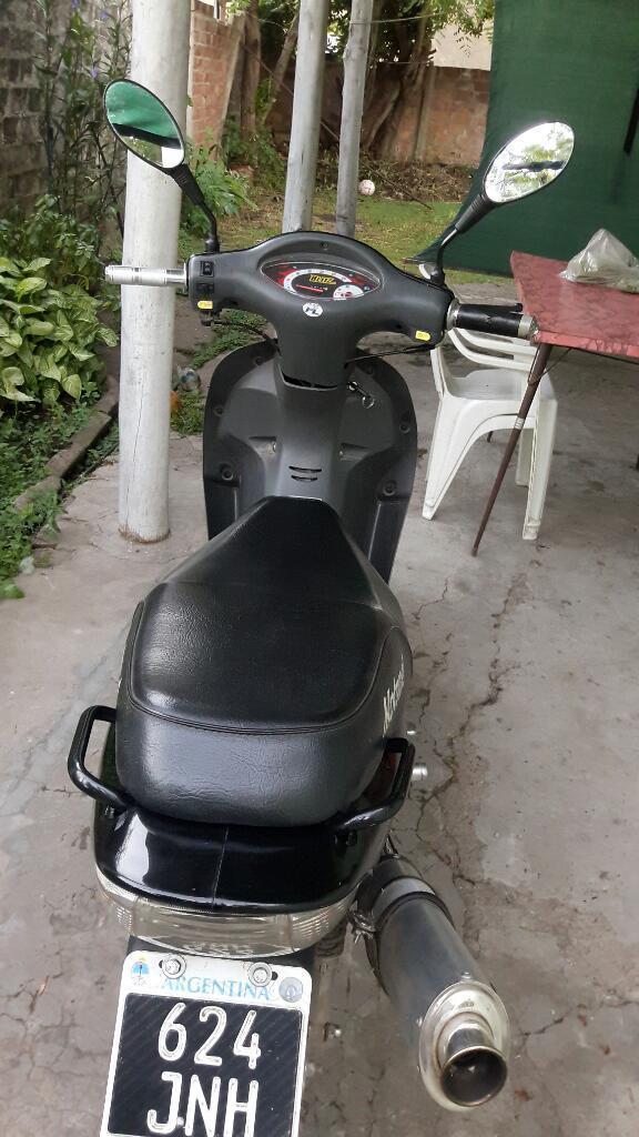 Vendo Moto 110cc 3300km  Año 2013