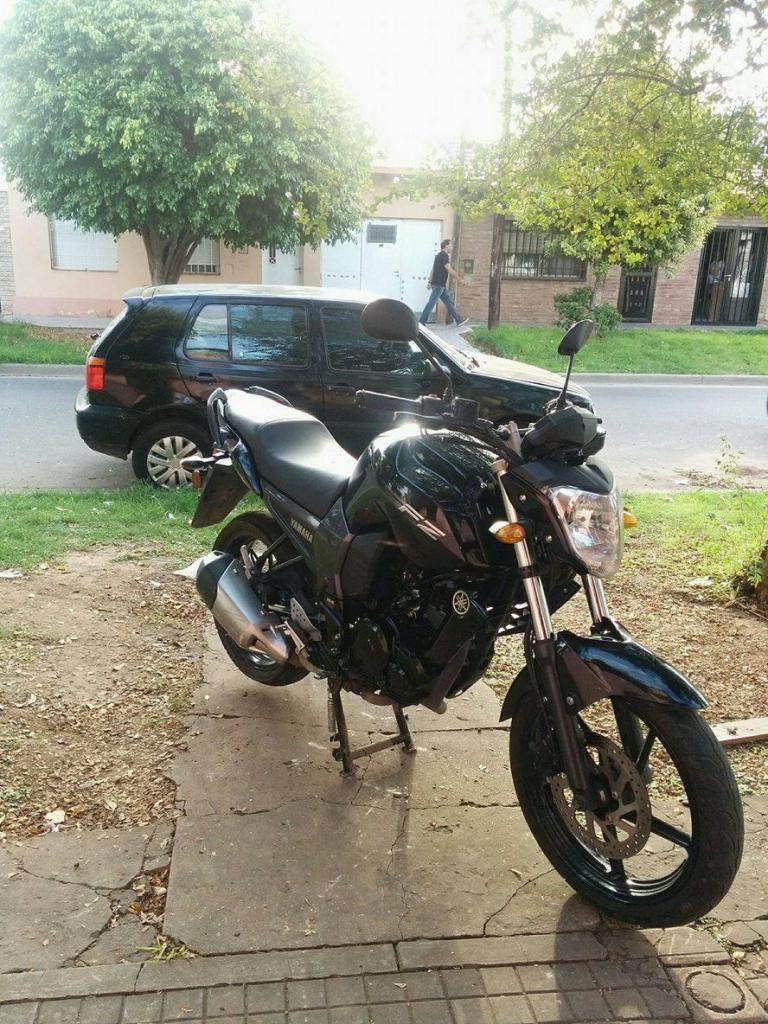 Vendo moto Yamaha Fz