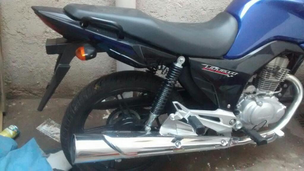 Vendo Titan 2017 300 Km Impecable