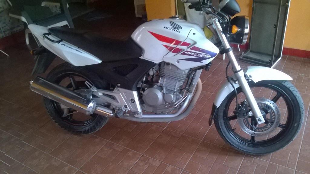 VENDO TWISTER MODELO 2013 IMPECABLE $60 CHARLABLE