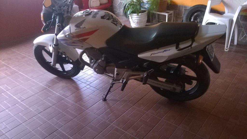 VENDO TWISTER MODELO 2013 IMPECABLE $60 CHARLABLE