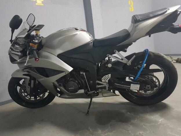 Cbr 600rr vendo permuto por vehiculo