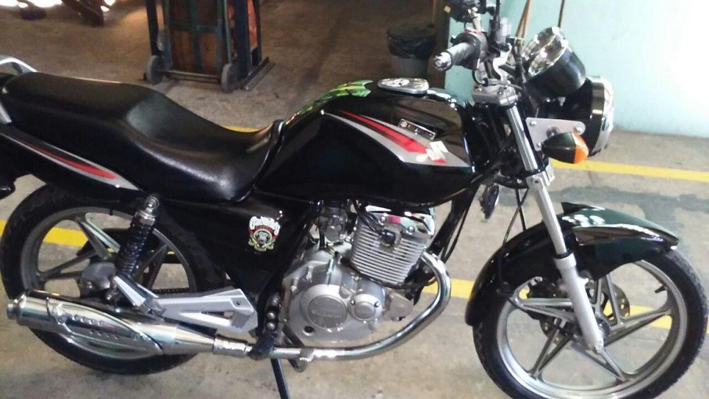 Vendo Solo Vendo Suzuki en Impecable