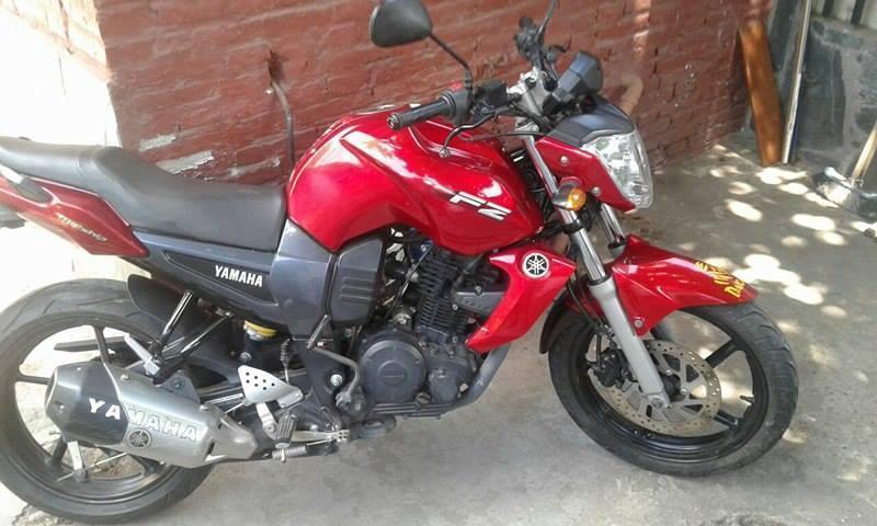 VENDO YAMAHA FZ 2011 UNICA MANO PAPELES AL DIA