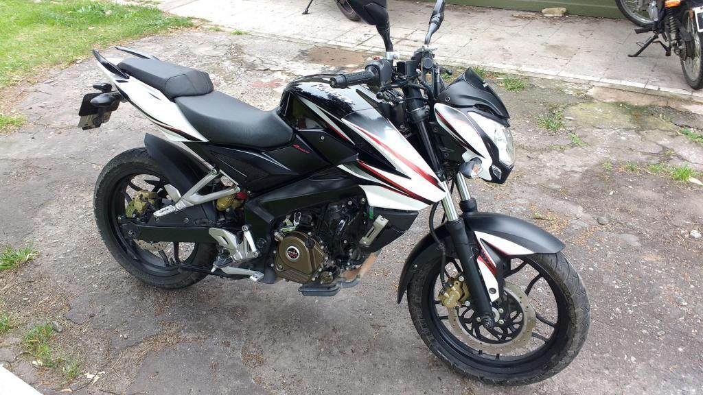 BAJAJ Rouser NS 200