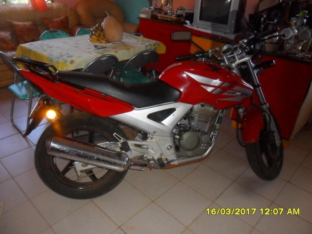 VENDO HONDA TWISTER CEL. con whatsapp 03764565418