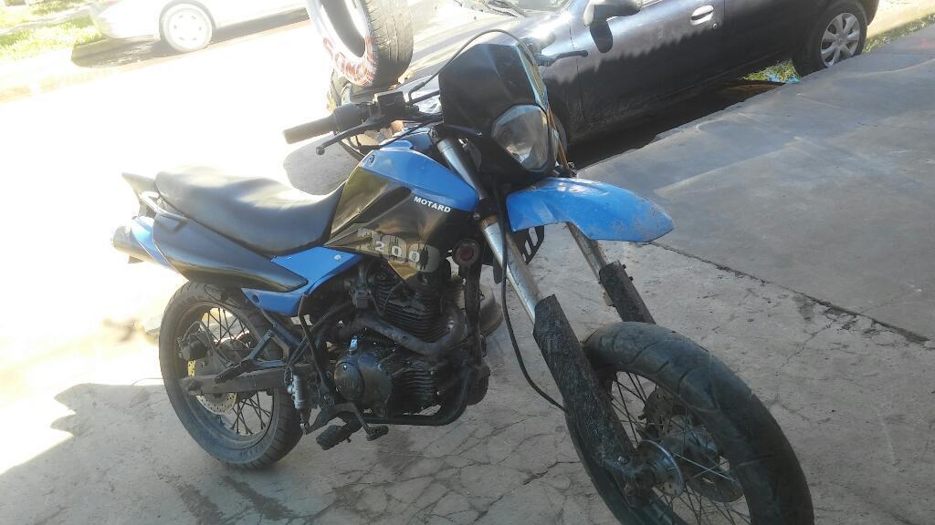 Vendo Motomel Supermotar. Escucho Oferta