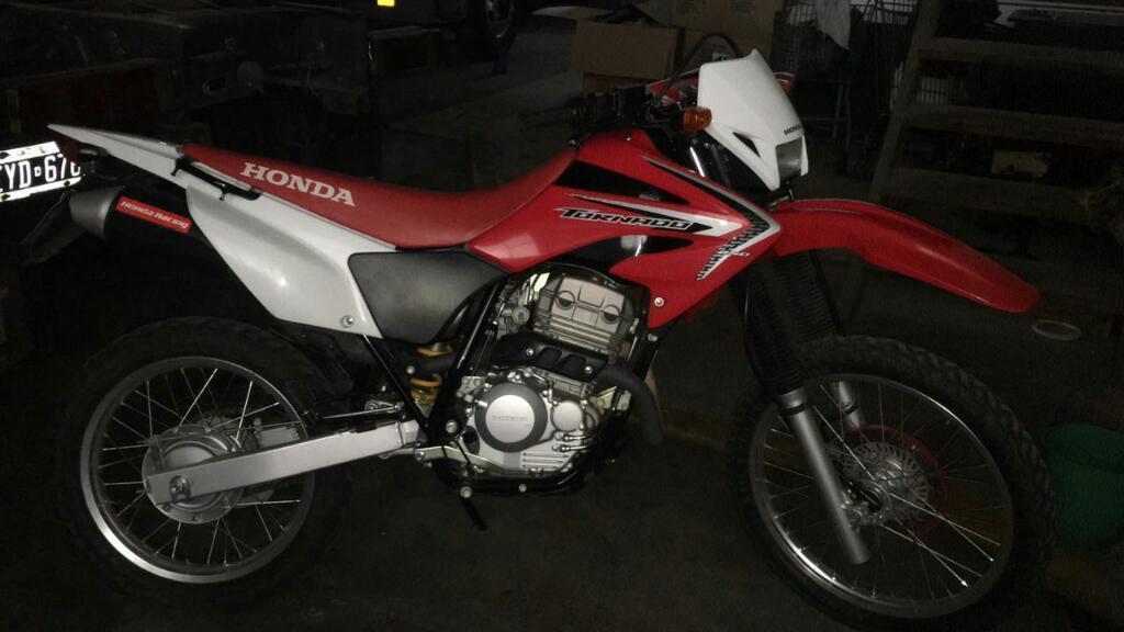 Honda Tornado 2015 Impecable Tan Sólo 7000 Km