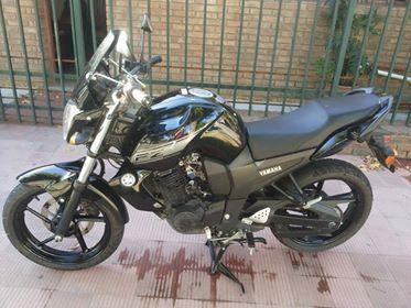 Vendo Yamaha FZ 2014 8mil km con ITV , todos los papeles en regla, r