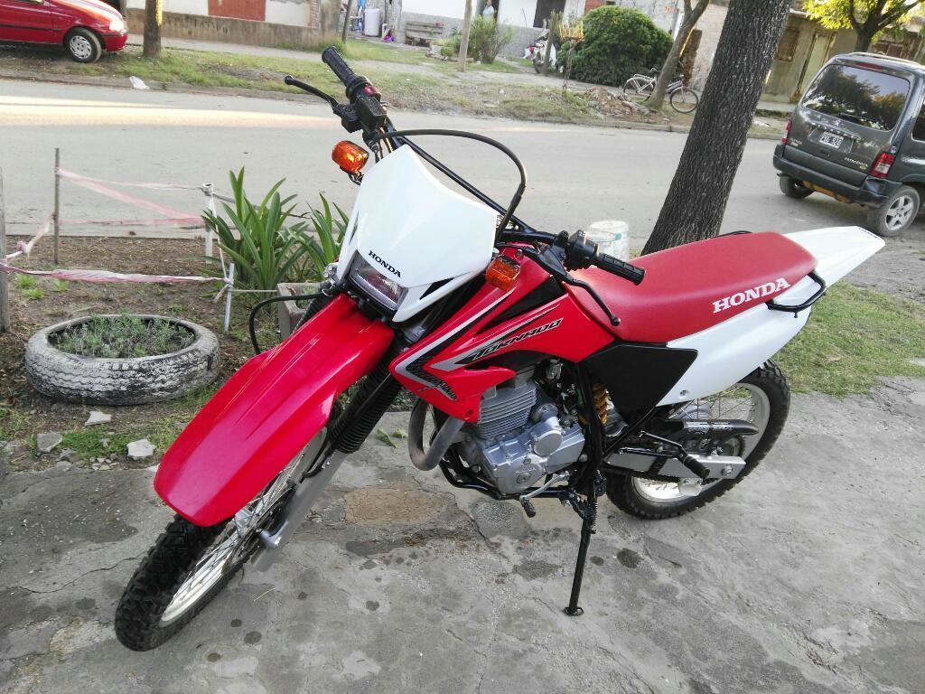 Honda 250 Modelo 2016, 1300 Km