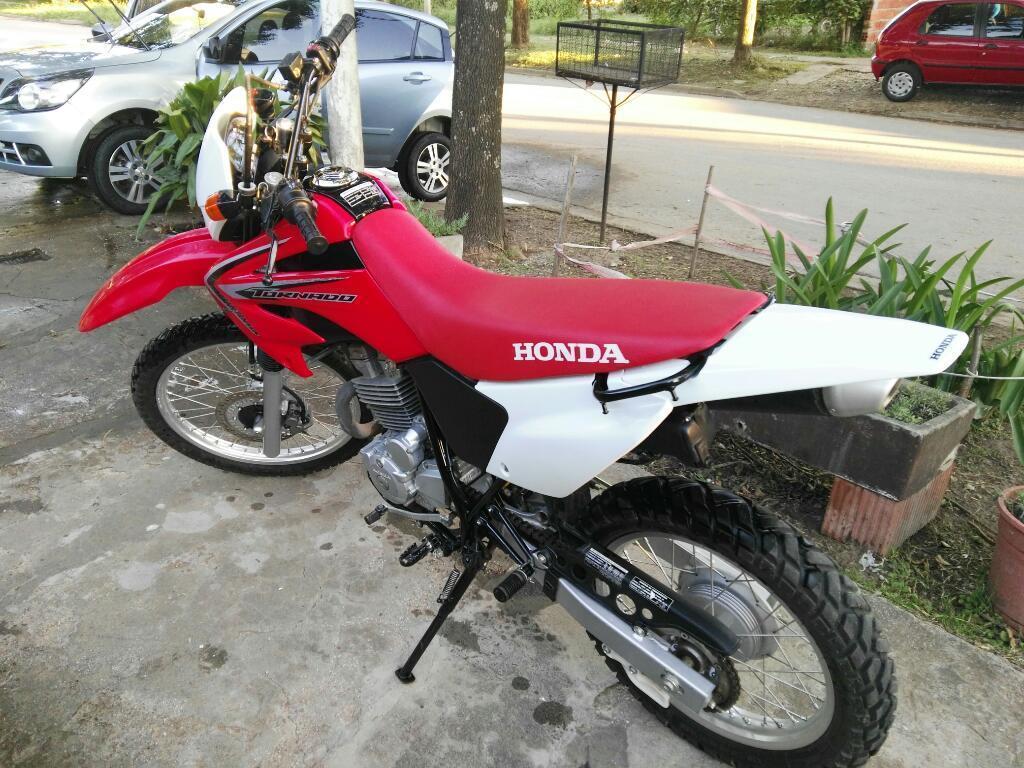 Honda 250 Modelo 2016, 1300 Km