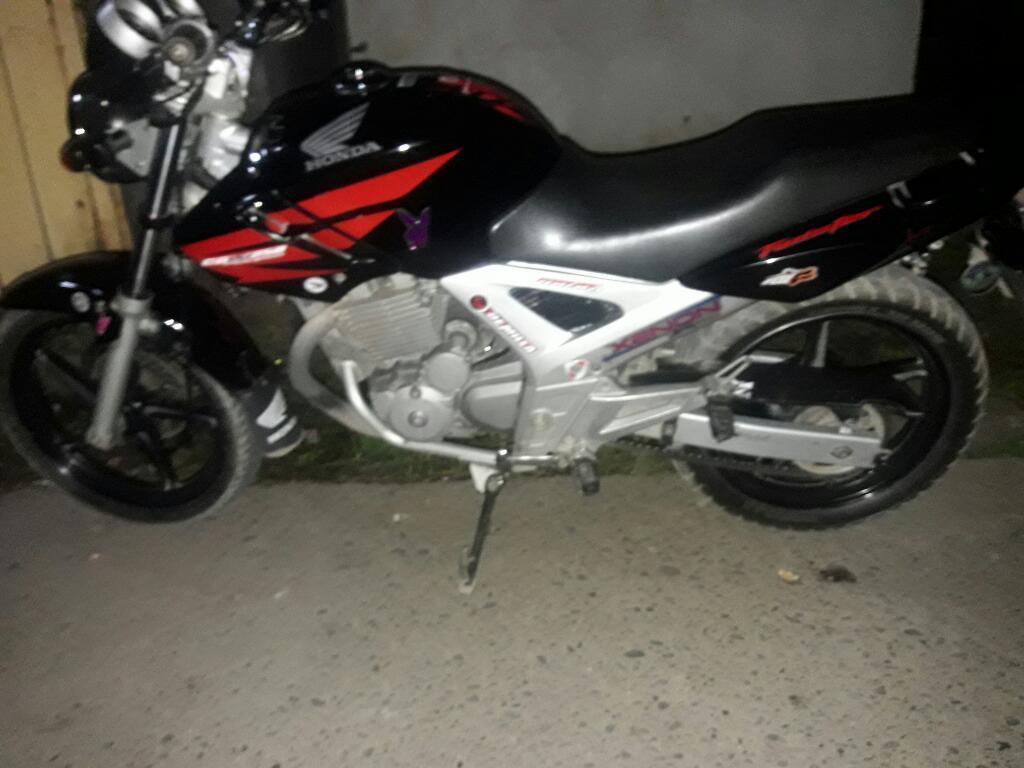 Vendo Moto Twister 250 .todos Los Papel