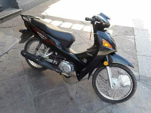 Honda wave, modelo 2015, km 8480, pequeños detalles, precio charlable