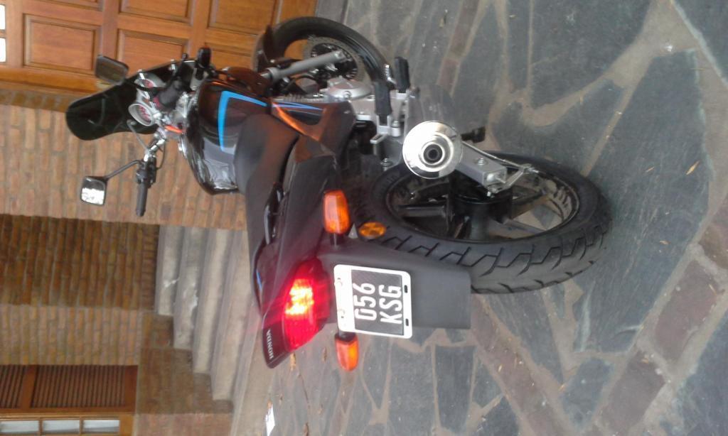 HONDA TWISTER 2015. FLAMANTE