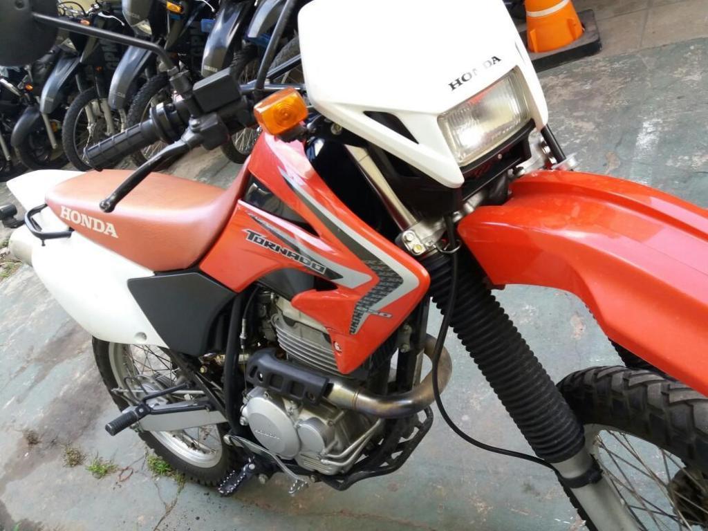 Moto honda tornado 250