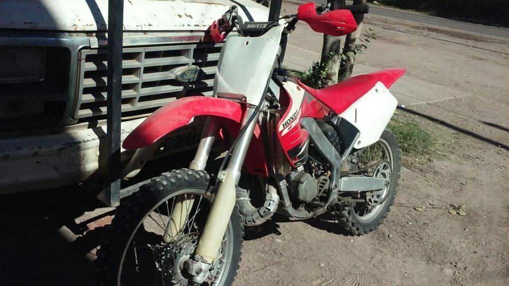 Honda CR 125 1999 $75000 Muy buen estado. Arranca en la primera patada, Un caño