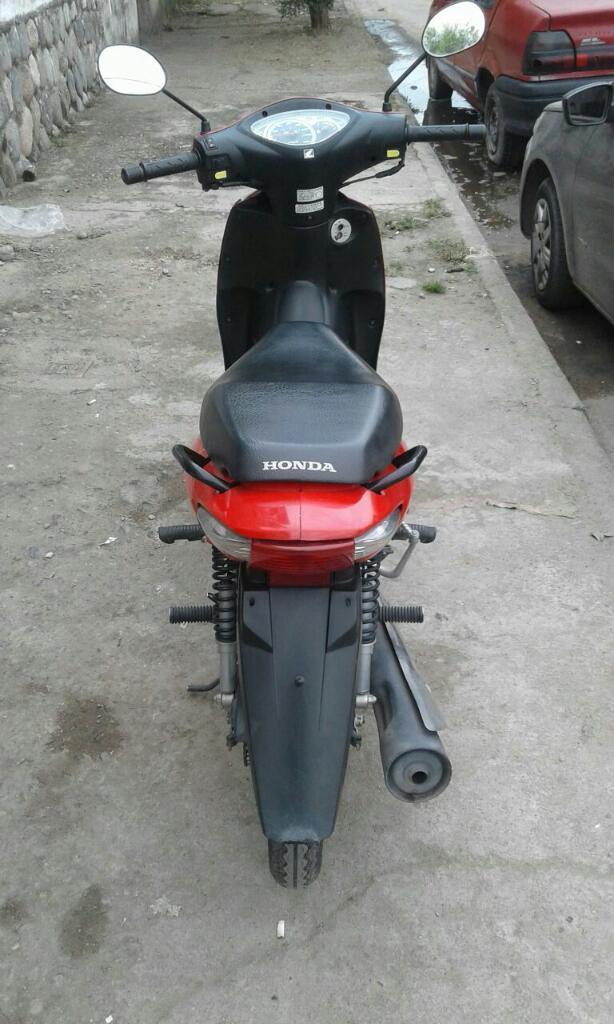 Vendo Honda Biz 125.. Modelo 2013