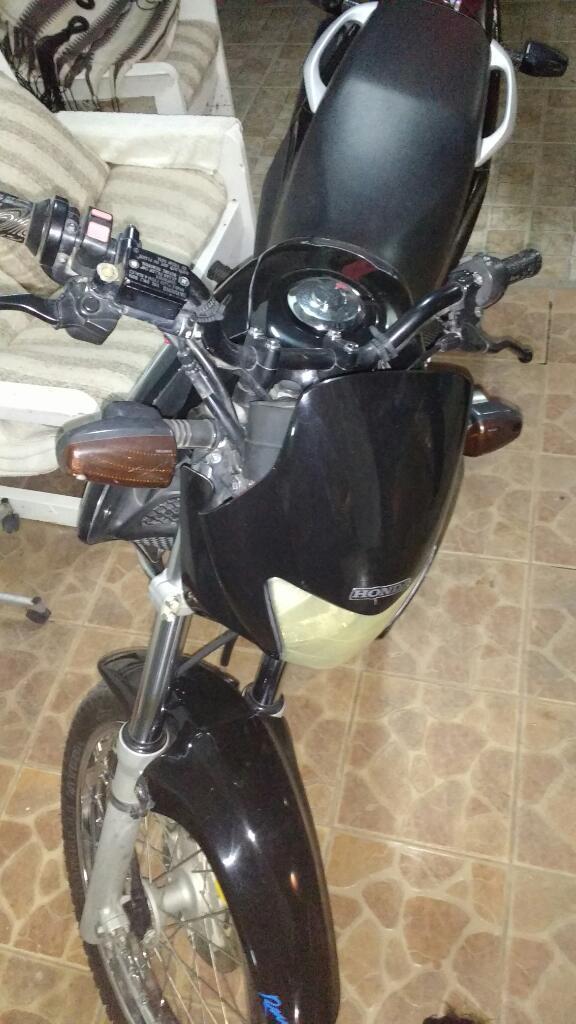 Vendo Moto Honda Falcón en Muy Buen Estado