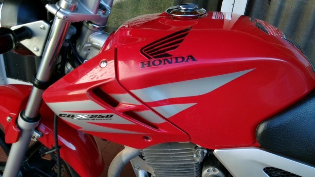 Honda Cbx Twister 2013 Igual a 0km Tomo moto