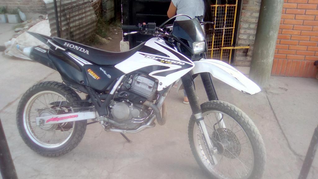 vendo HONDA TORNADO