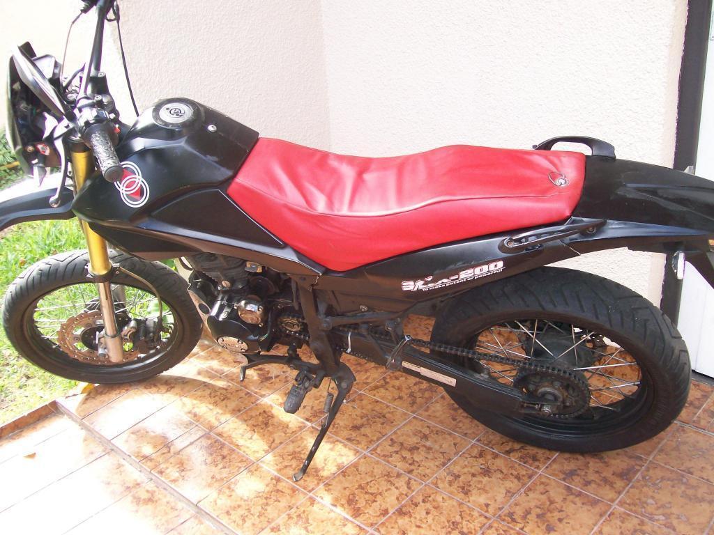 GILERA SMX 200 MOTARD AÑO 2011