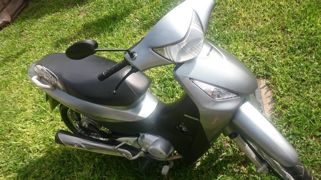 Vendo Moto Honda Biz gris muy buen estado!