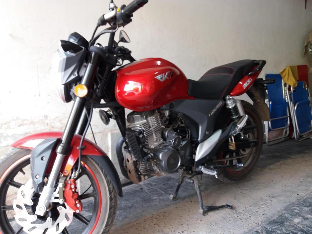 vendo moto keeway rkv200