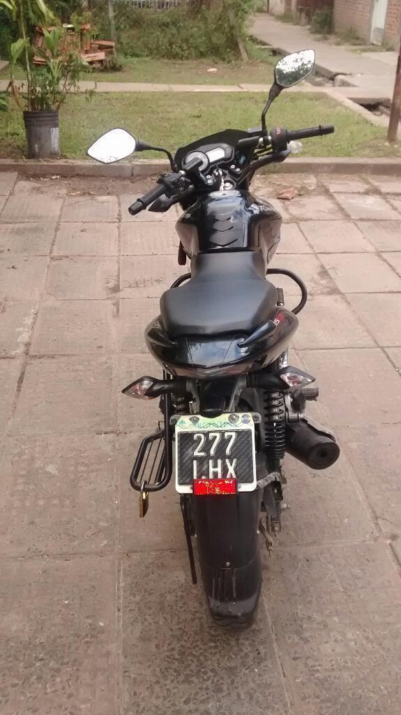 Vendo Rouser 135 Modelo 2015