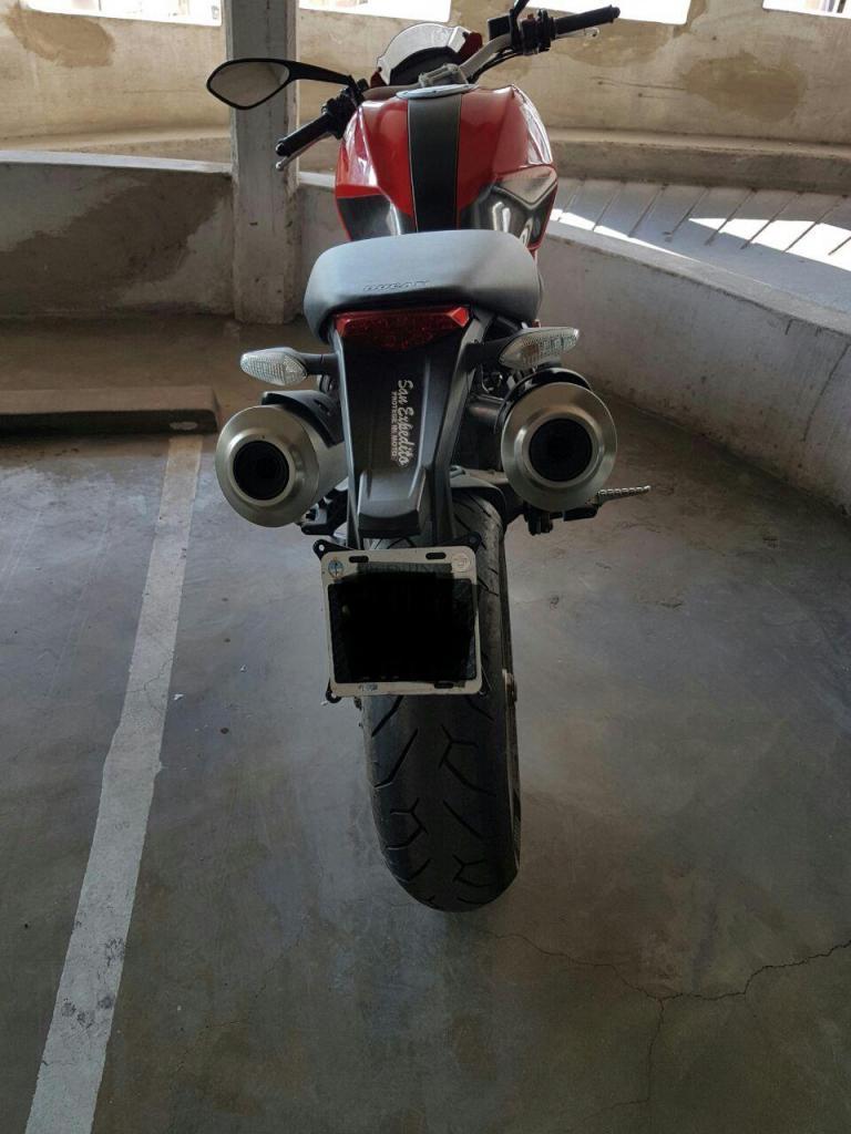 Vendo Ducati Monster 796 excelente estado!!!