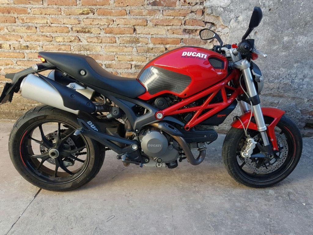Vendo Ducati Monster 796 excelente estado!!!