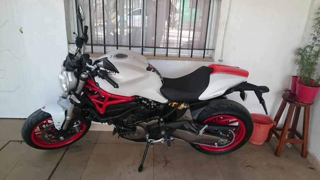 Moto Ducati Monster 821