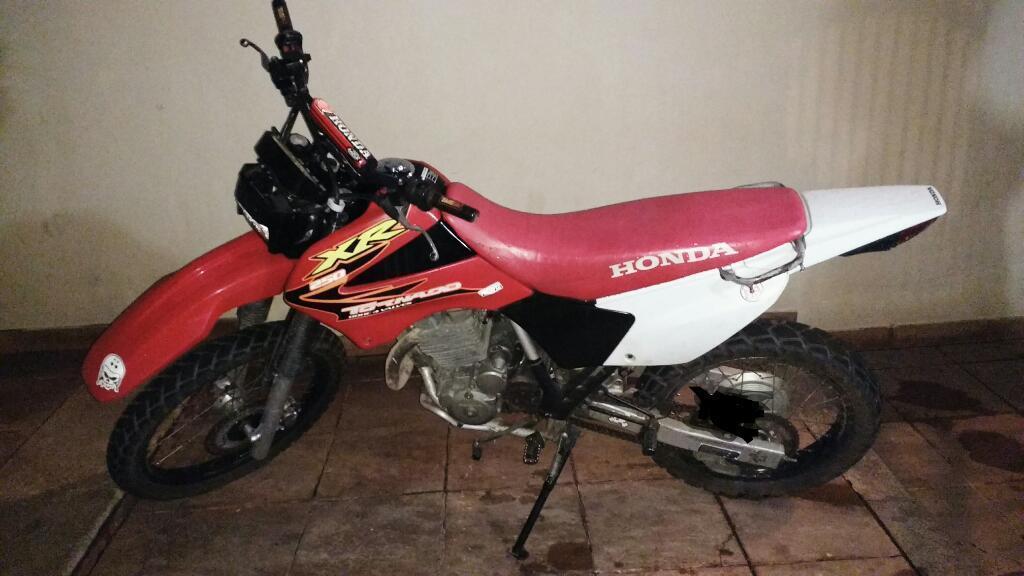 Vendo Permuto Honda Tornado 2005
