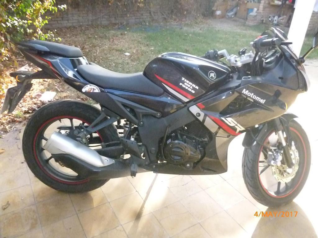 Dueño directo vende moto marca MOTOMEL. SR200 pistera. año 2015