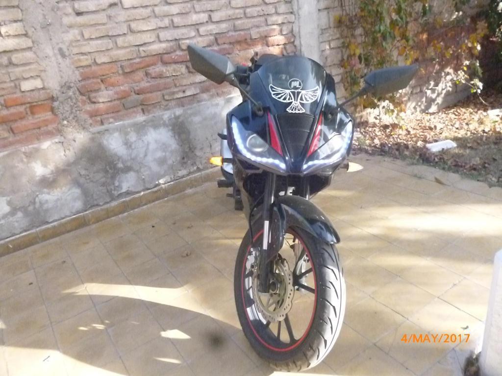 Dueño directo vende moto marca MOTOMEL. SR200 pistera. año 2015