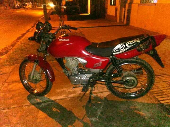 vendo o permuto x moto diferencia cg titan 2005 le funciona todo lista para transferir unico detalle patente extraviada