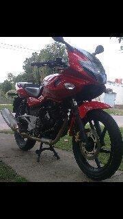 vendo o permuto Bajaj Rouser 220f