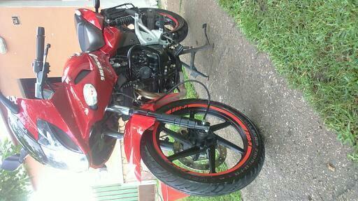 vendo o permuto Bajaj Rouser 220f