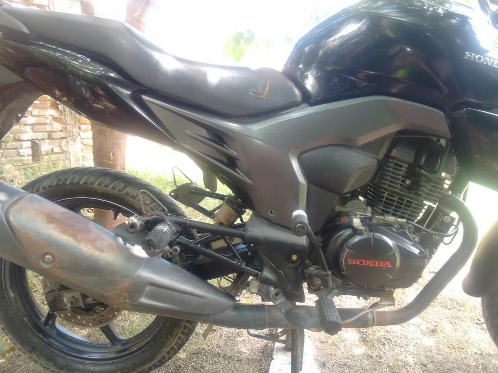 Moto Honda Invicta 2014