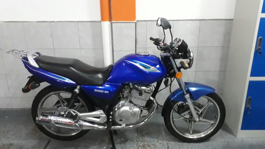 Hermosa Suzuki 125 en 2013